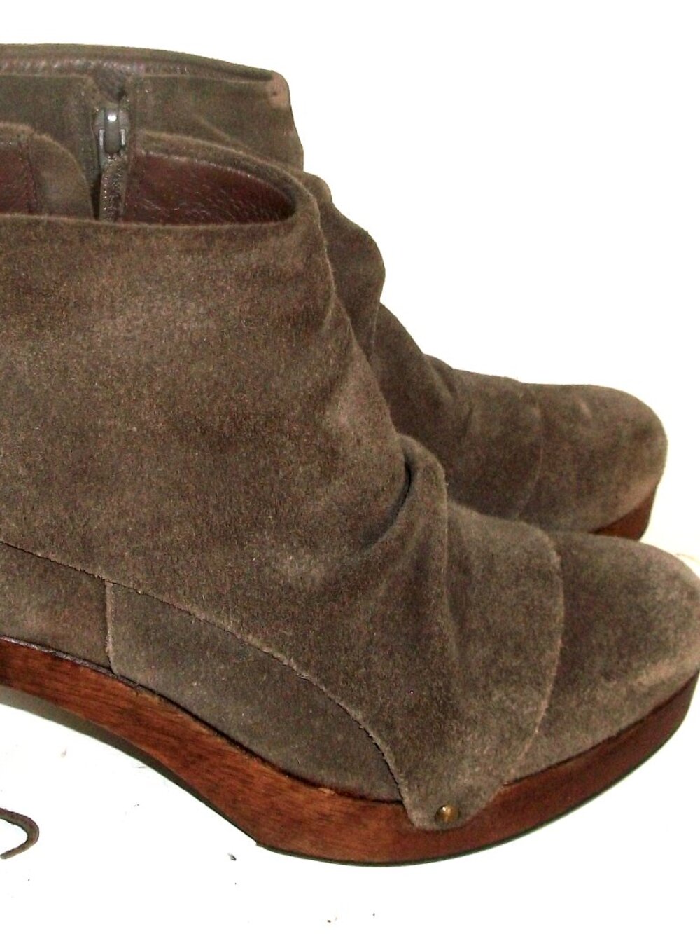 Matisse Gray Suede SIde Zip Platform Clog Boots w RearTassle